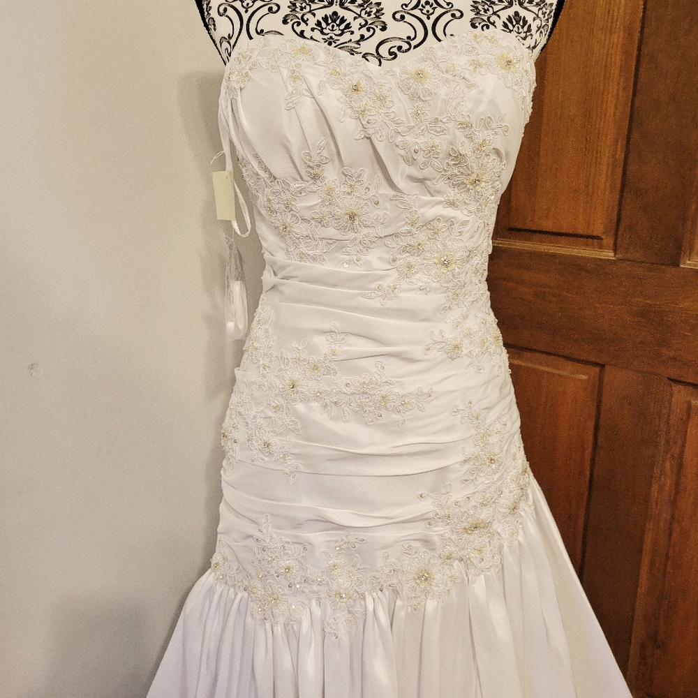 A&T 4414 White Bridal Gown Sz 8 - Picture 2 of 16